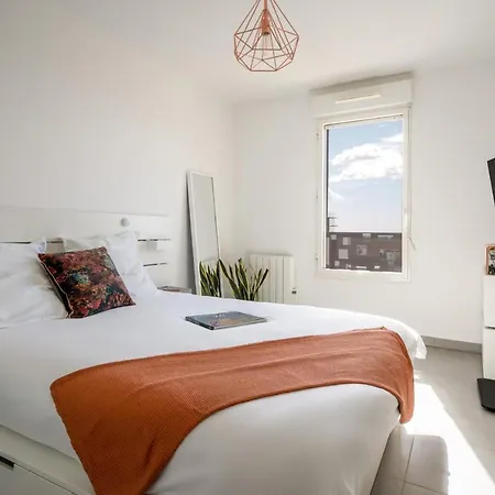 Large And Bright Nest With A Clear View Of The Sea Apartment Montpellier