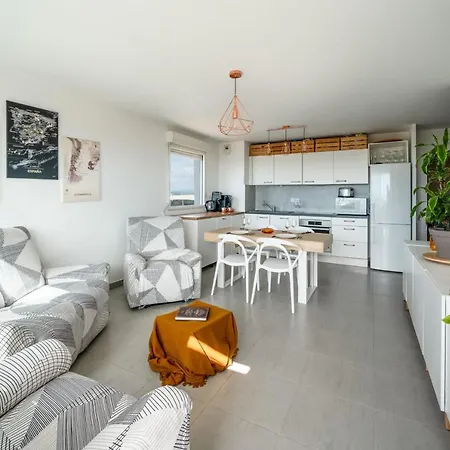 Apartment Large And Bright Nest With A Clear View Of The Sea *