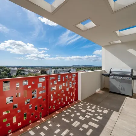 Large And Bright Nest With A Clear View Of The Sea Apartment *